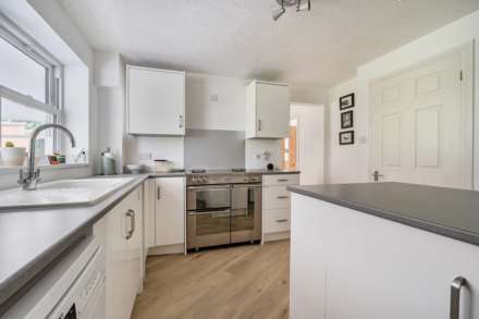 Vicarage Wood Way, Tilehurst, Image 13