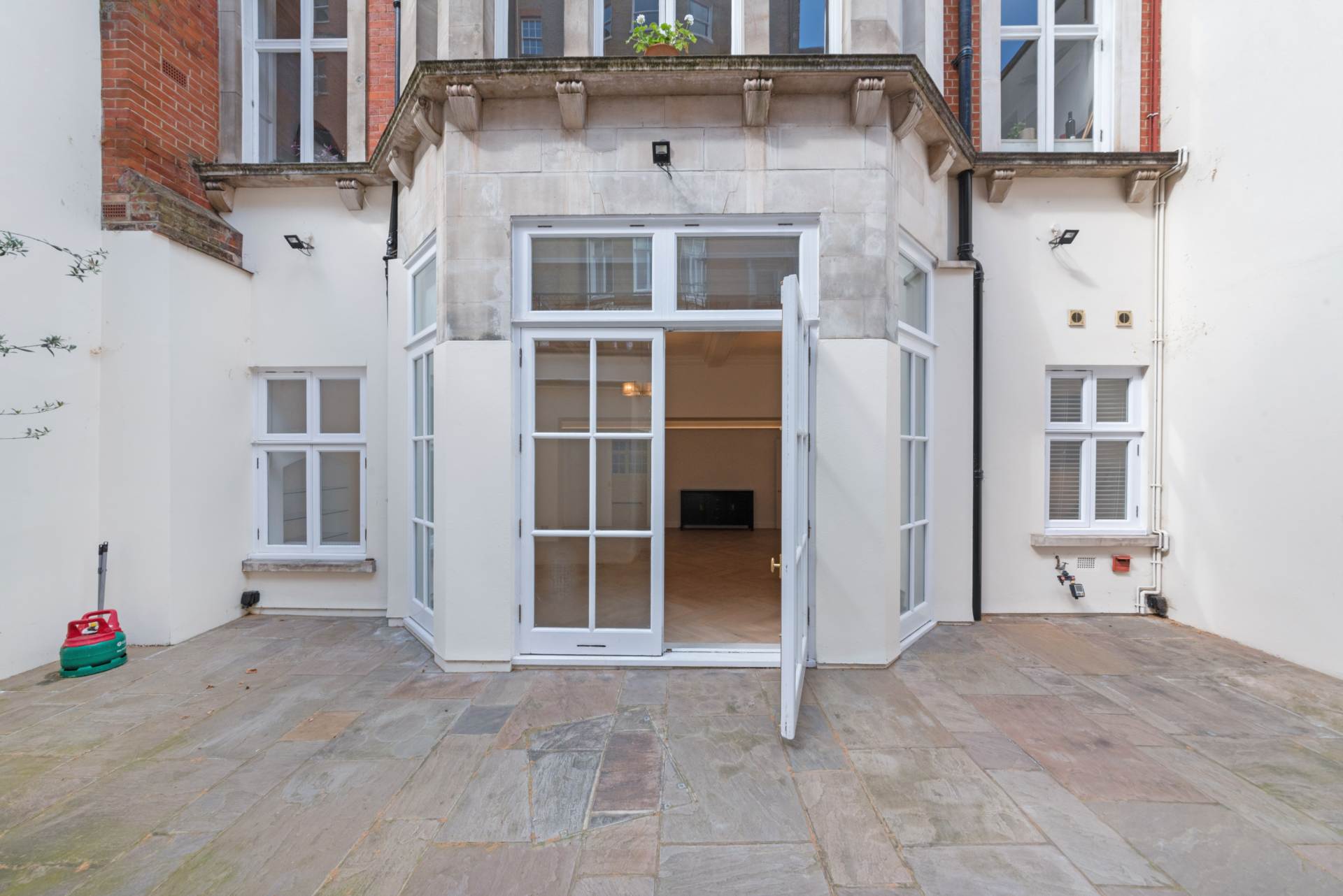 Woods Mews, Mayfair, W1, Image 15