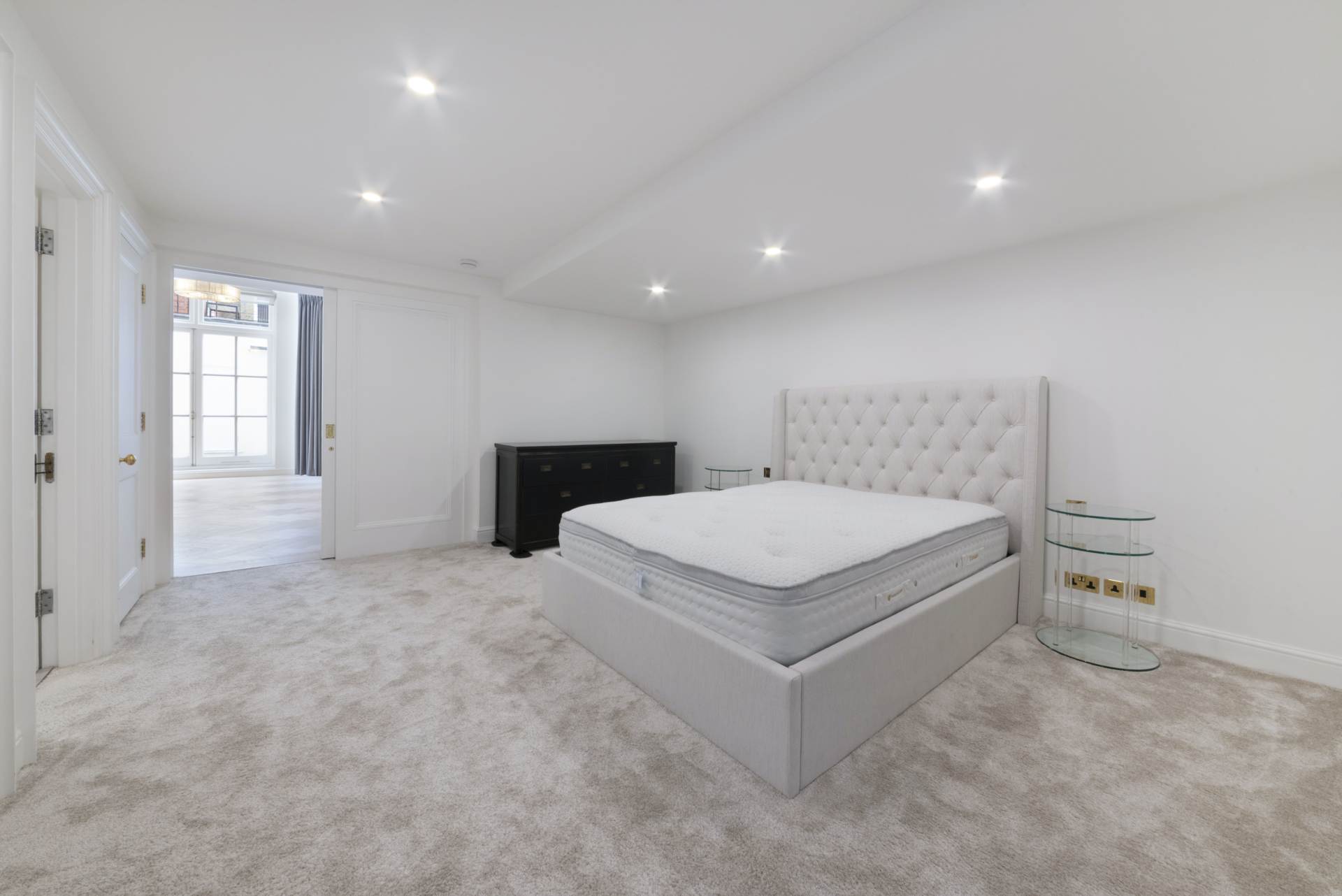 Woods Mews, Mayfair, W1, Image 9