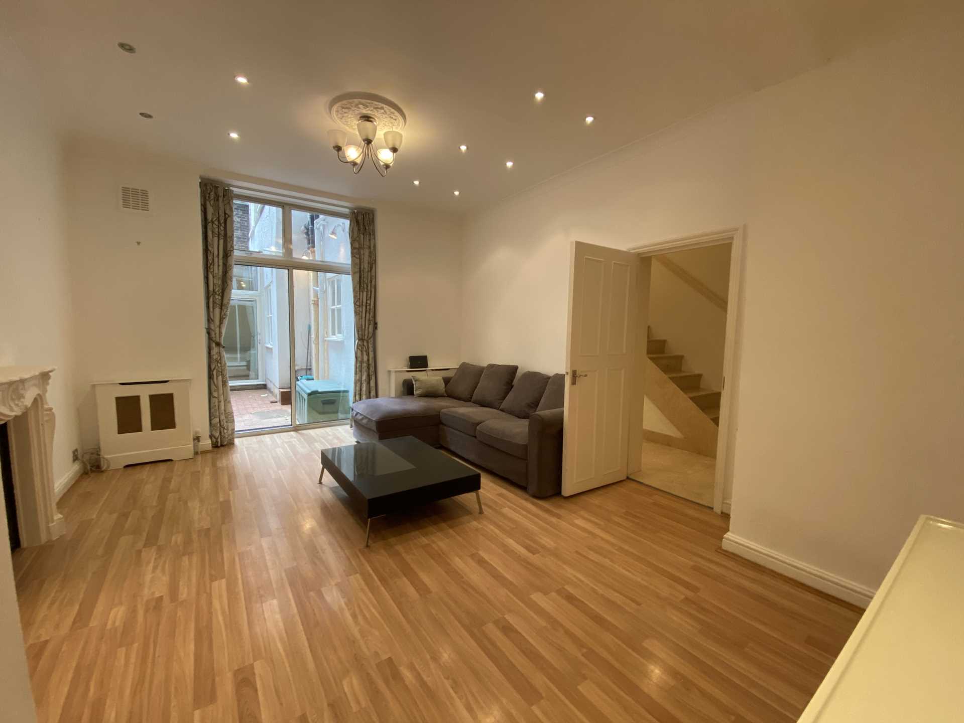 St. Georges Square, Pimlico, SW1, Image 1