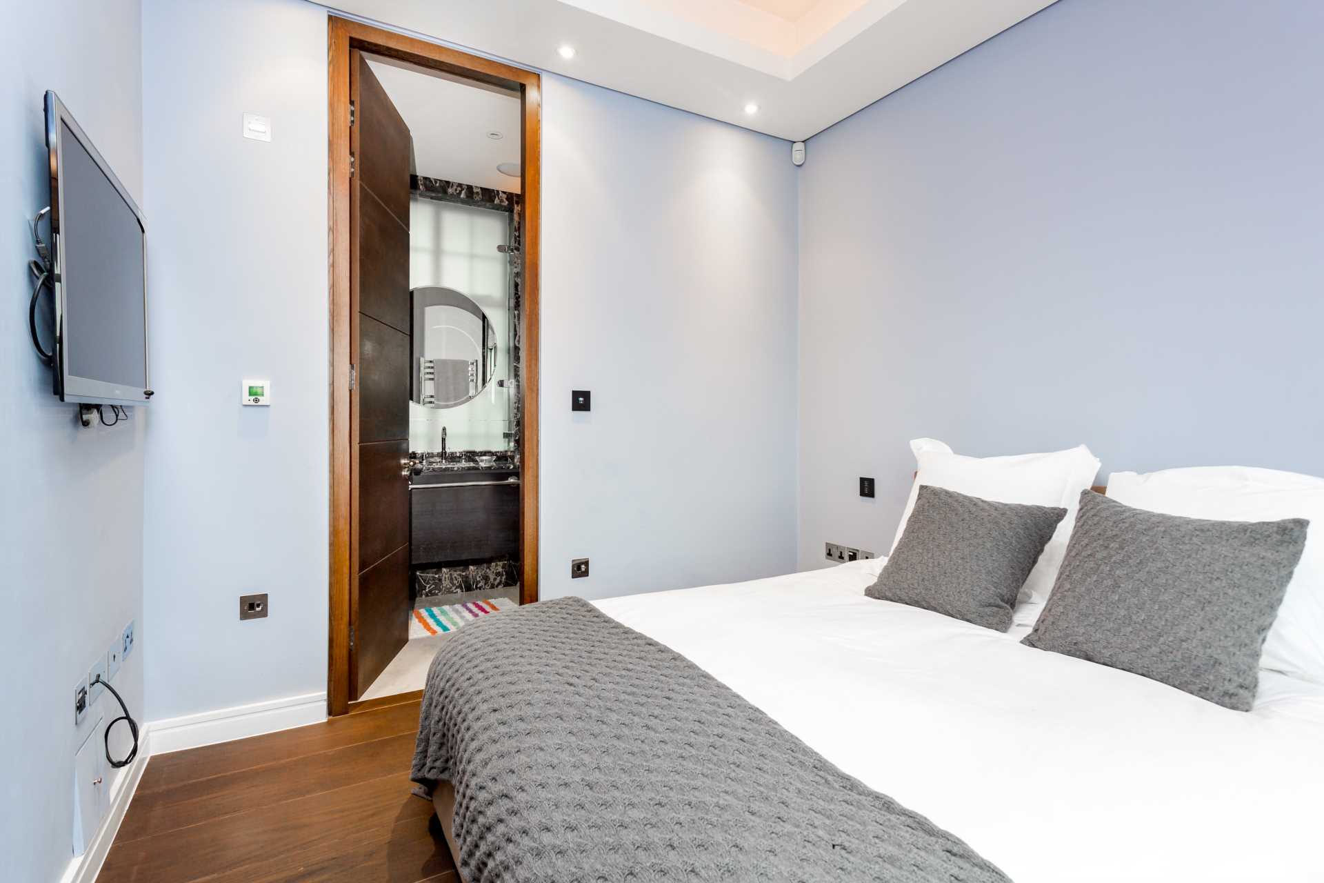 Grosvenor Square, Mayfair, W1, Image 9