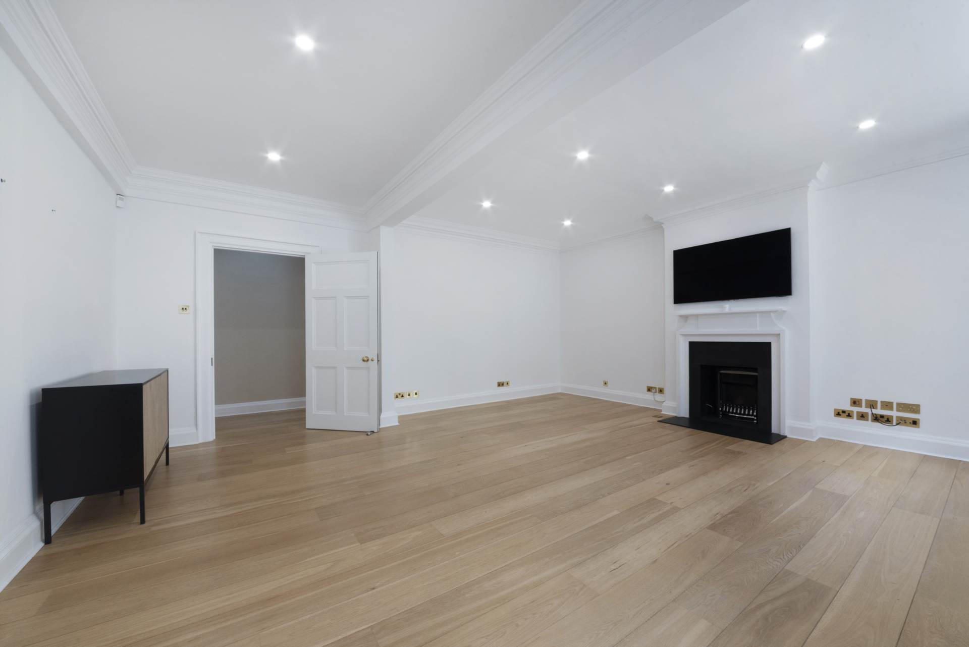 Woods Mews, Mayfair, W1, Image 4