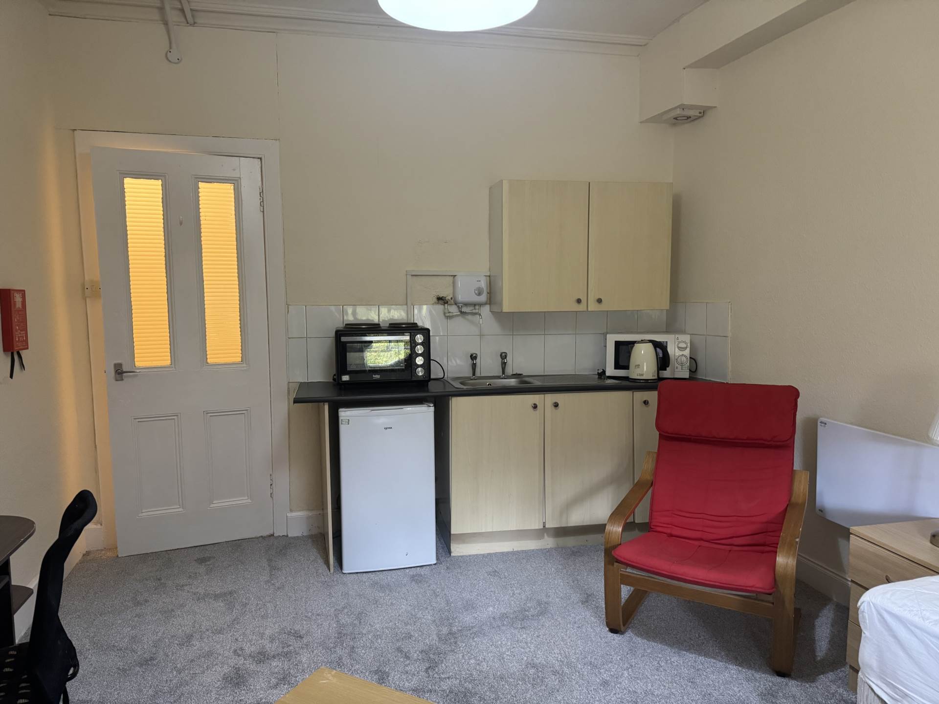 Room   Queens Drive, Glasgow, Image 4