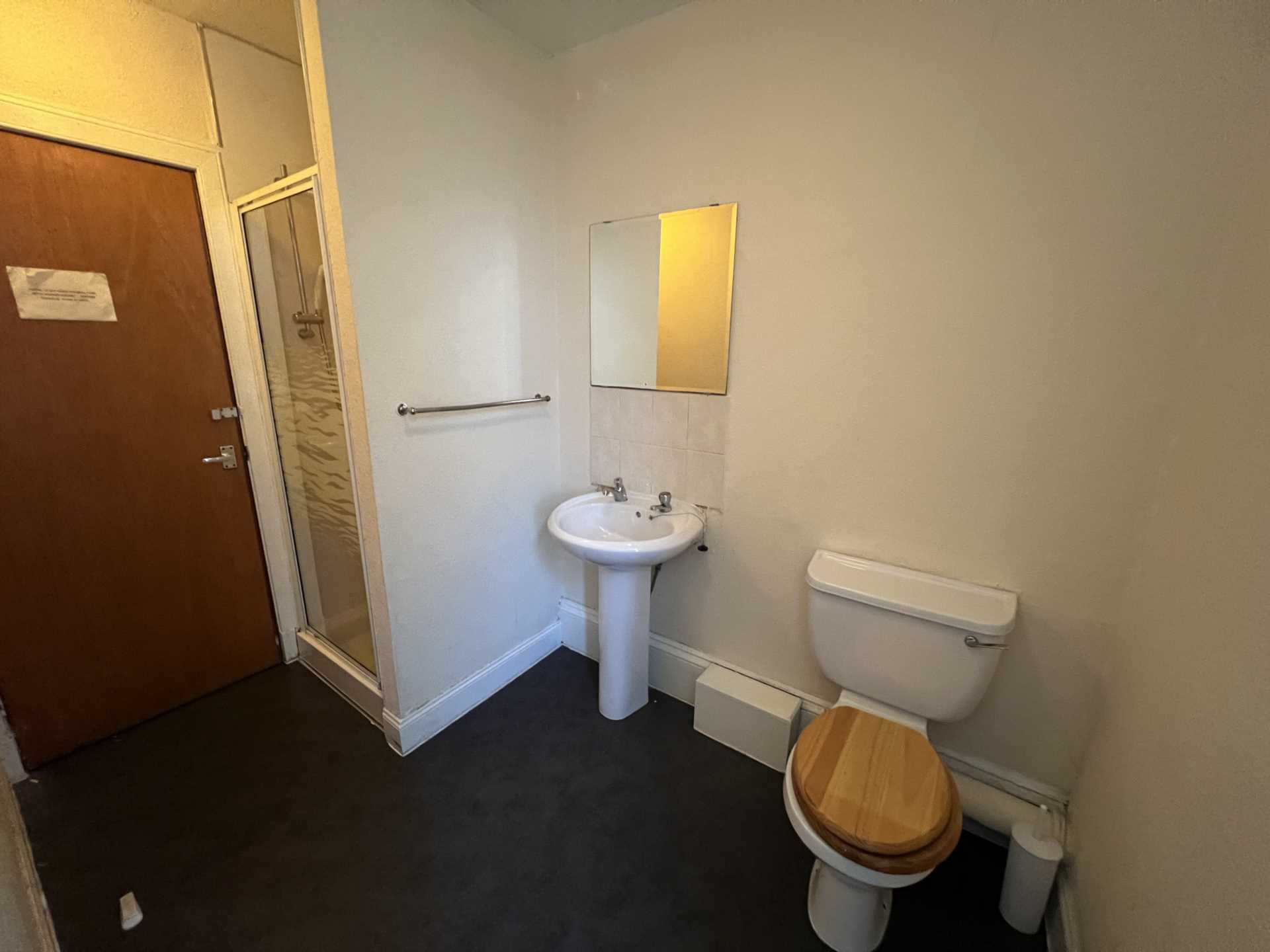 Room   Queens Drive, Glasgow, Image 6