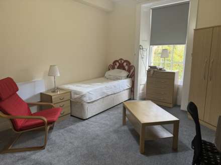 Room   Queens Drive, Glasgow, Image 2