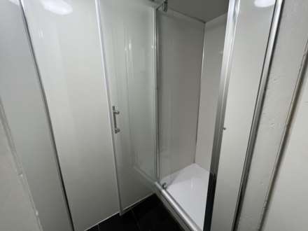 Room   Queens Drive, Glasgow, Image 5