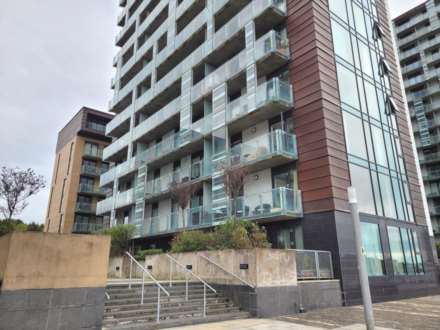 Meadowside Quay Walk, Glasgow, Image 14