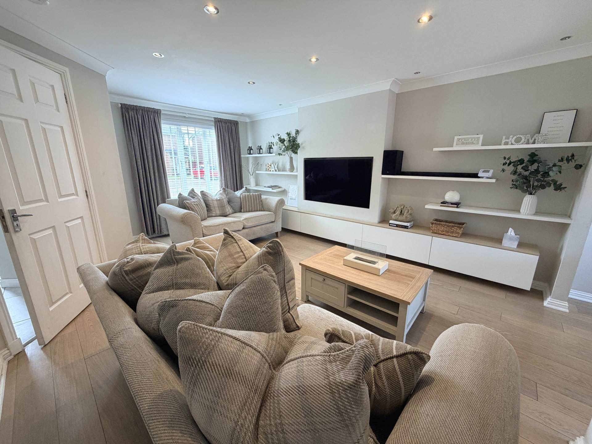 2 Foinaven Drive, Glasgow, Image 2