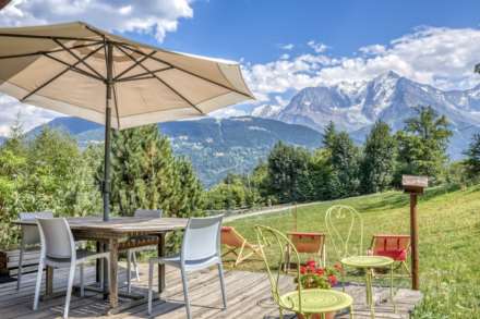 5 Bedroom Chalet, La Cry