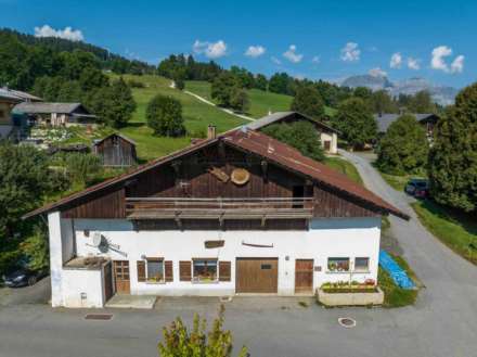 Chalet, Demi-Quartier