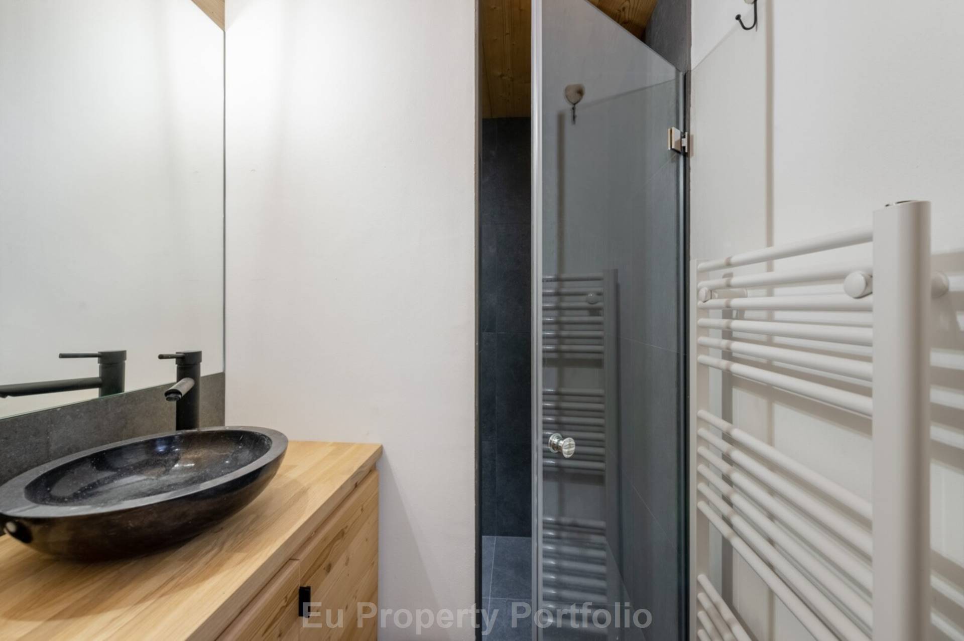 Letraz Demi Quartier, Image 9