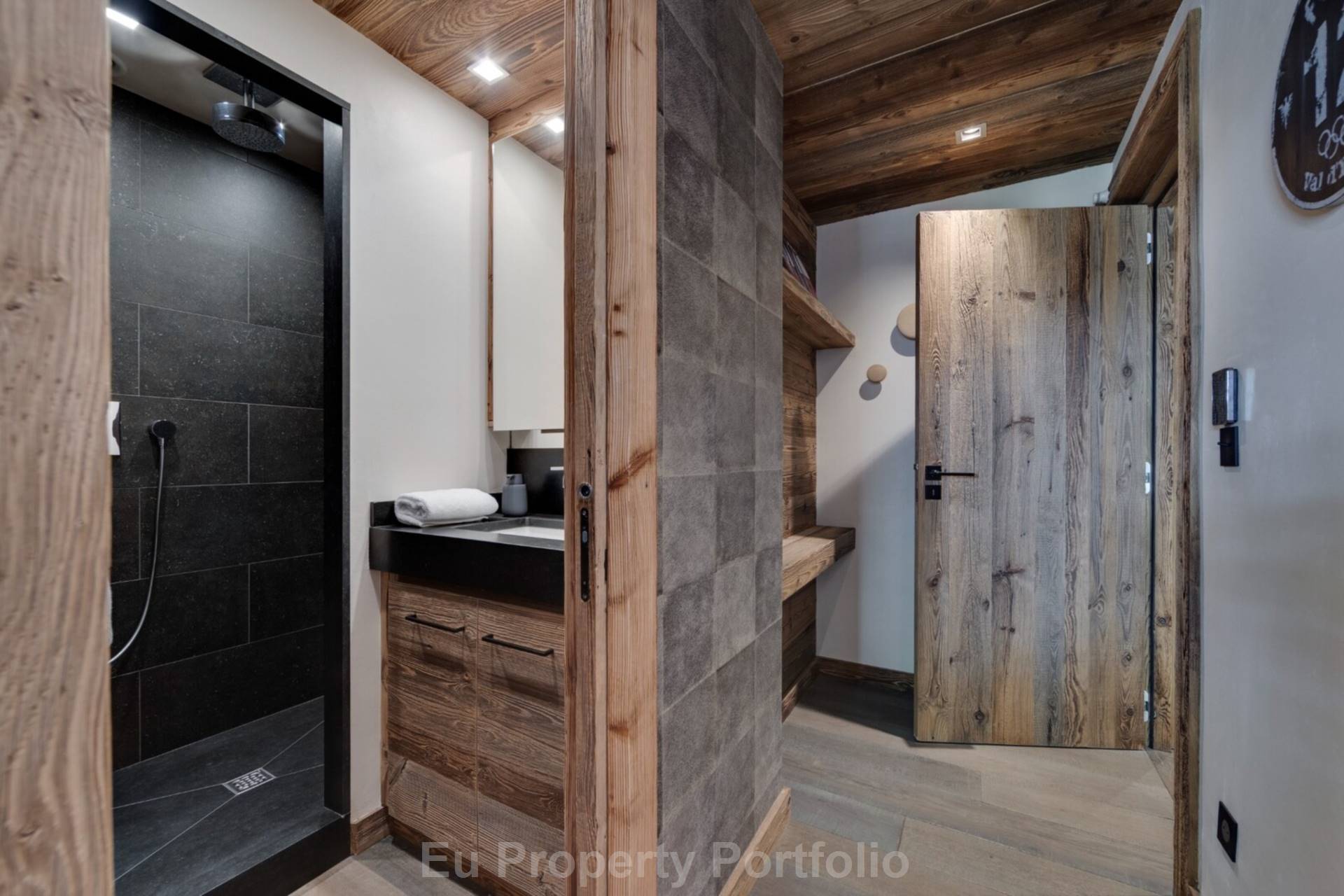 Vieux Village, Image 5