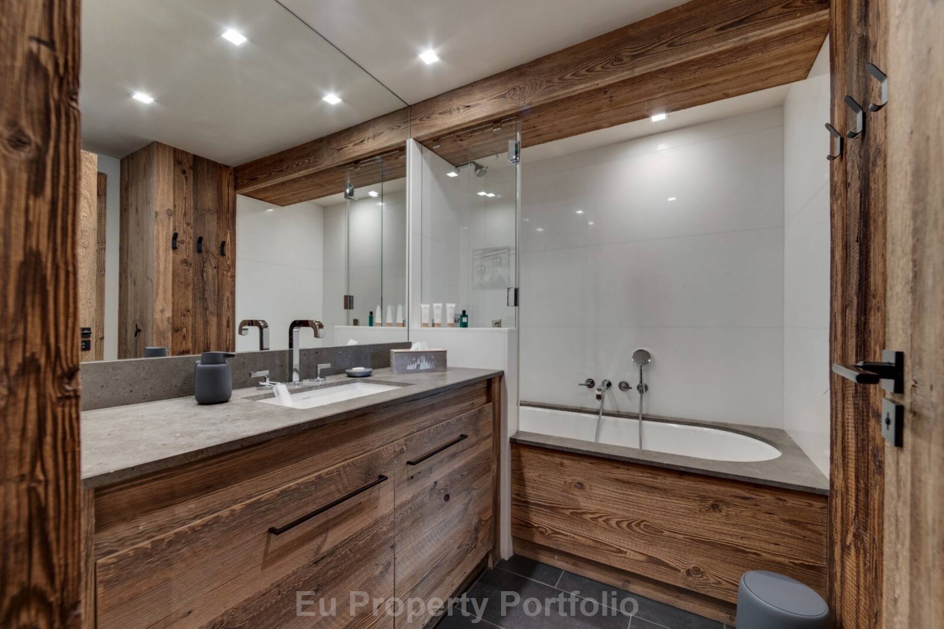 Vieux Village, Image 7