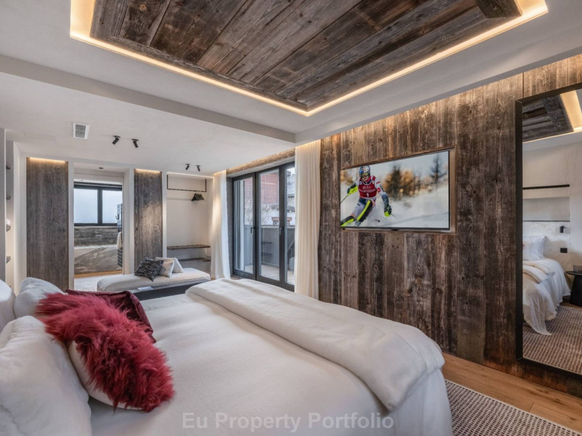 Centre Village - Rond Point, Image 3