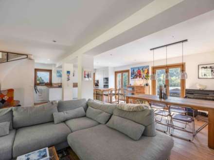 3 Bedroom Chalet, Demi-Quartier