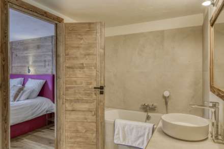 Le Bettey Devant, Image 8