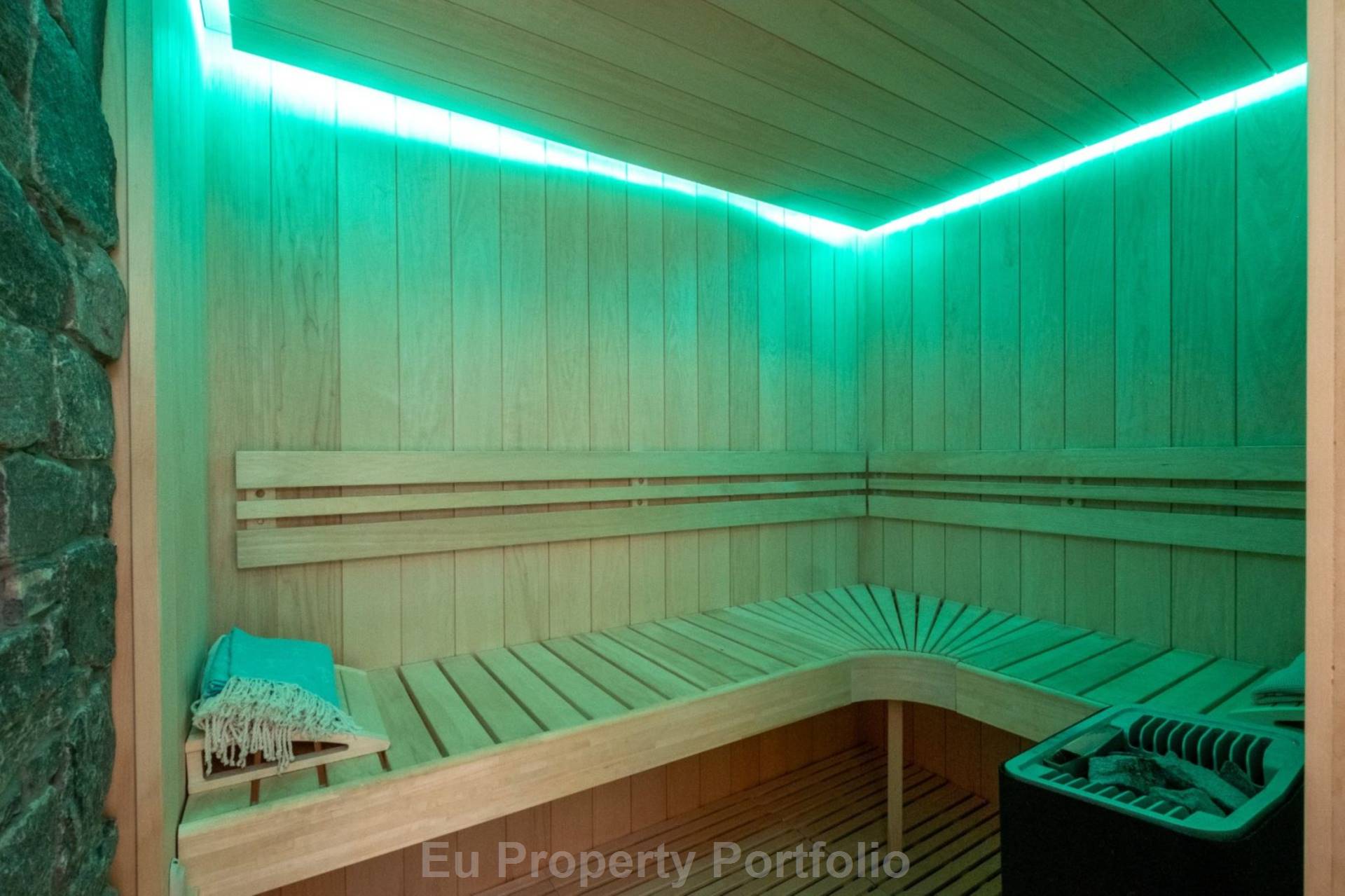 Notre-Dame-De-Bellecombe, Image 13