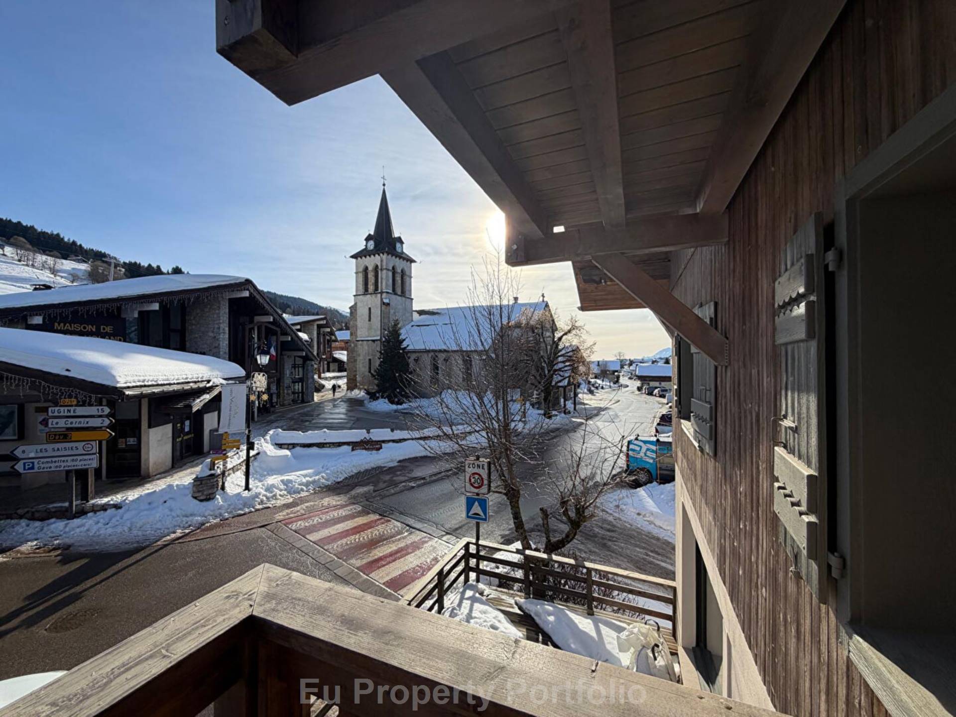 Crest Voland, Image 1