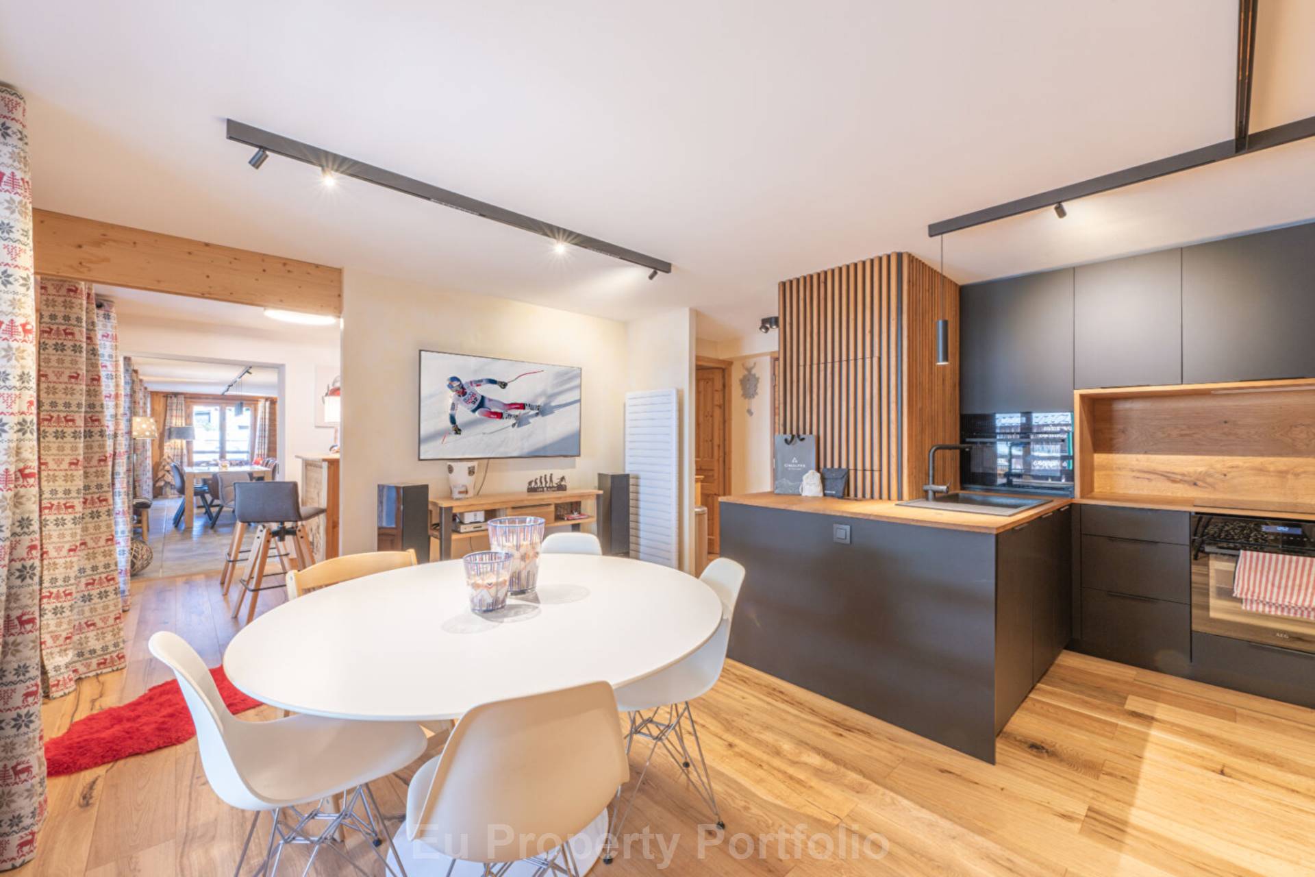 Centre Station / Av De La Muze, Image 5