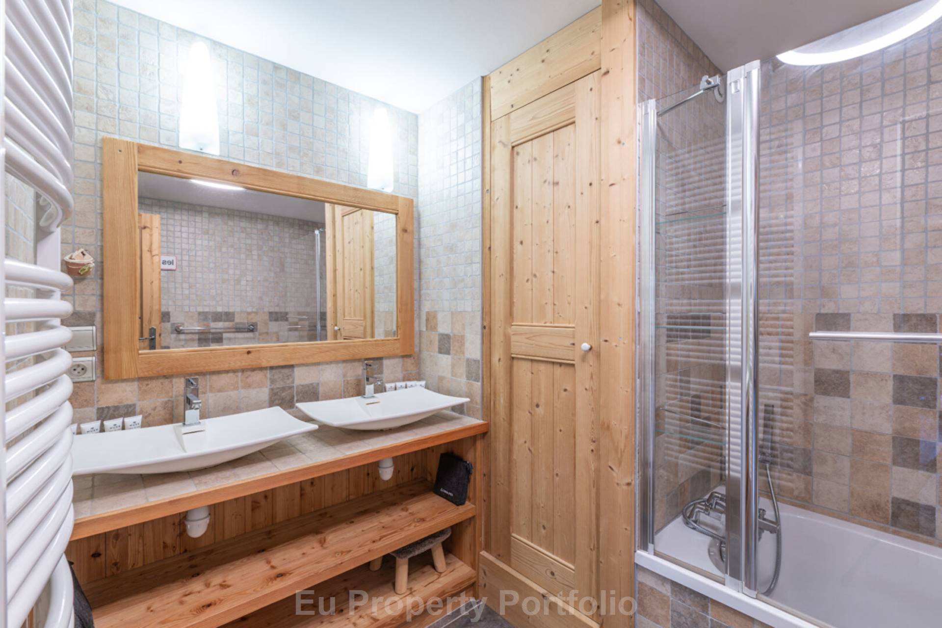 Centre Station / Av De La Muze, Image 7