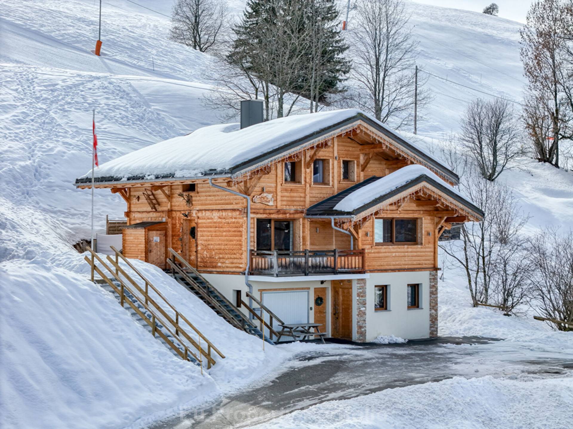 Crest Voland, Image 1