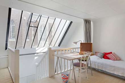 Paris - Neuilly-Sur-Seine, France, Image 16