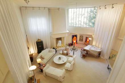 Paris - Neuilly-Sur-Seine, France, Image 6