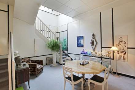 Paris - Neuilly-Sur-Seine, France, Image 9