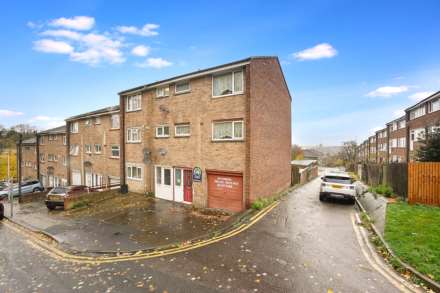 3 Bedroom Town House, Charles Street, Chatham