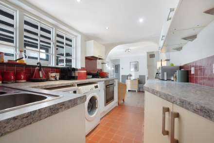 Station Road, Rainham, Image 4
