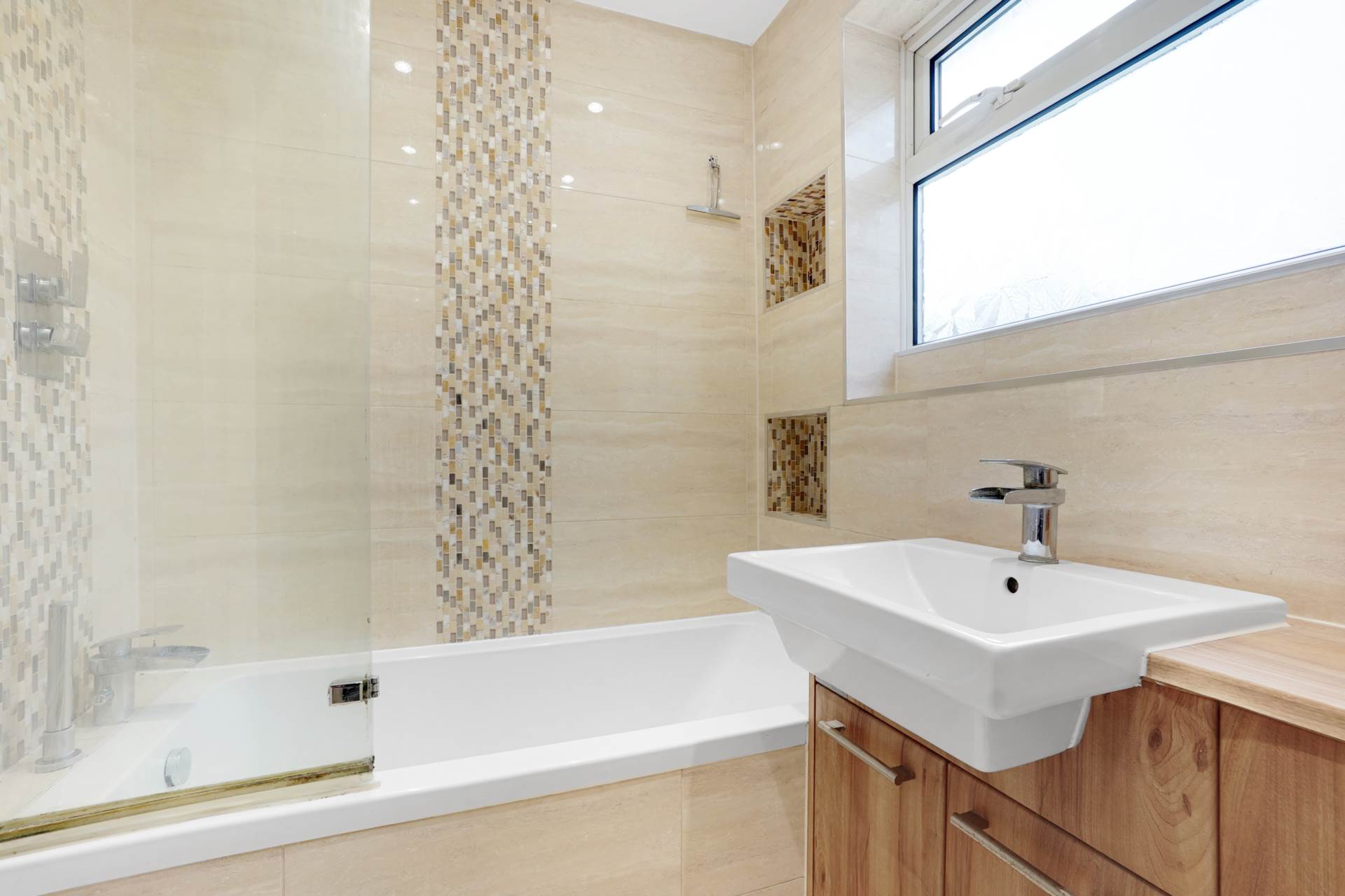 Ploughmans Way, Rainham, Image 13