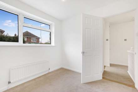 Ploughmans Way, Rainham, Image 11