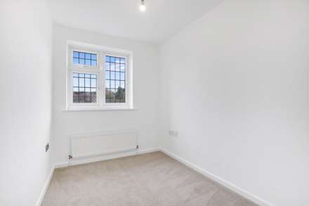 Ploughmans Way, Rainham, Image 12