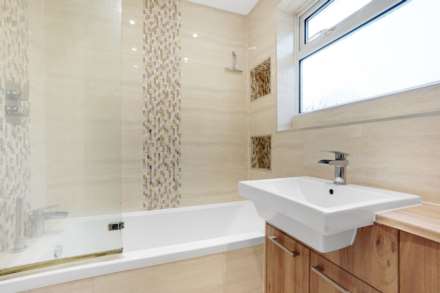 Ploughmans Way, Rainham, Image 13
