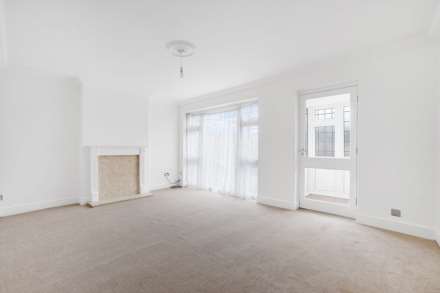 Ploughmans Way, Rainham, Image 5