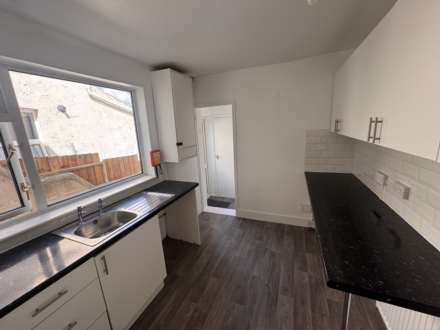 Burnt Oak Terrace, Gillingham, Image 4
