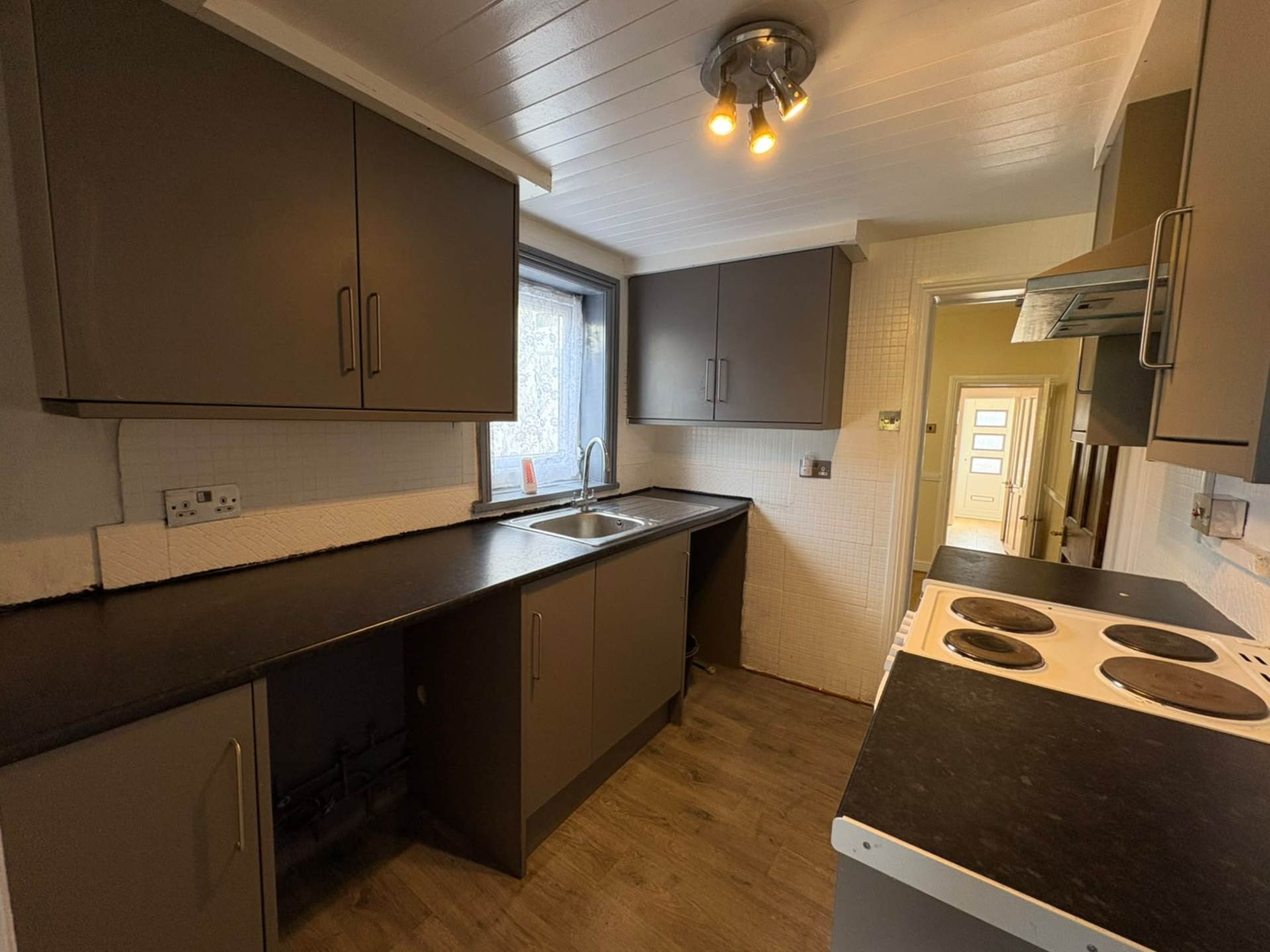Magpie Hall Road, Chatham, Image 4