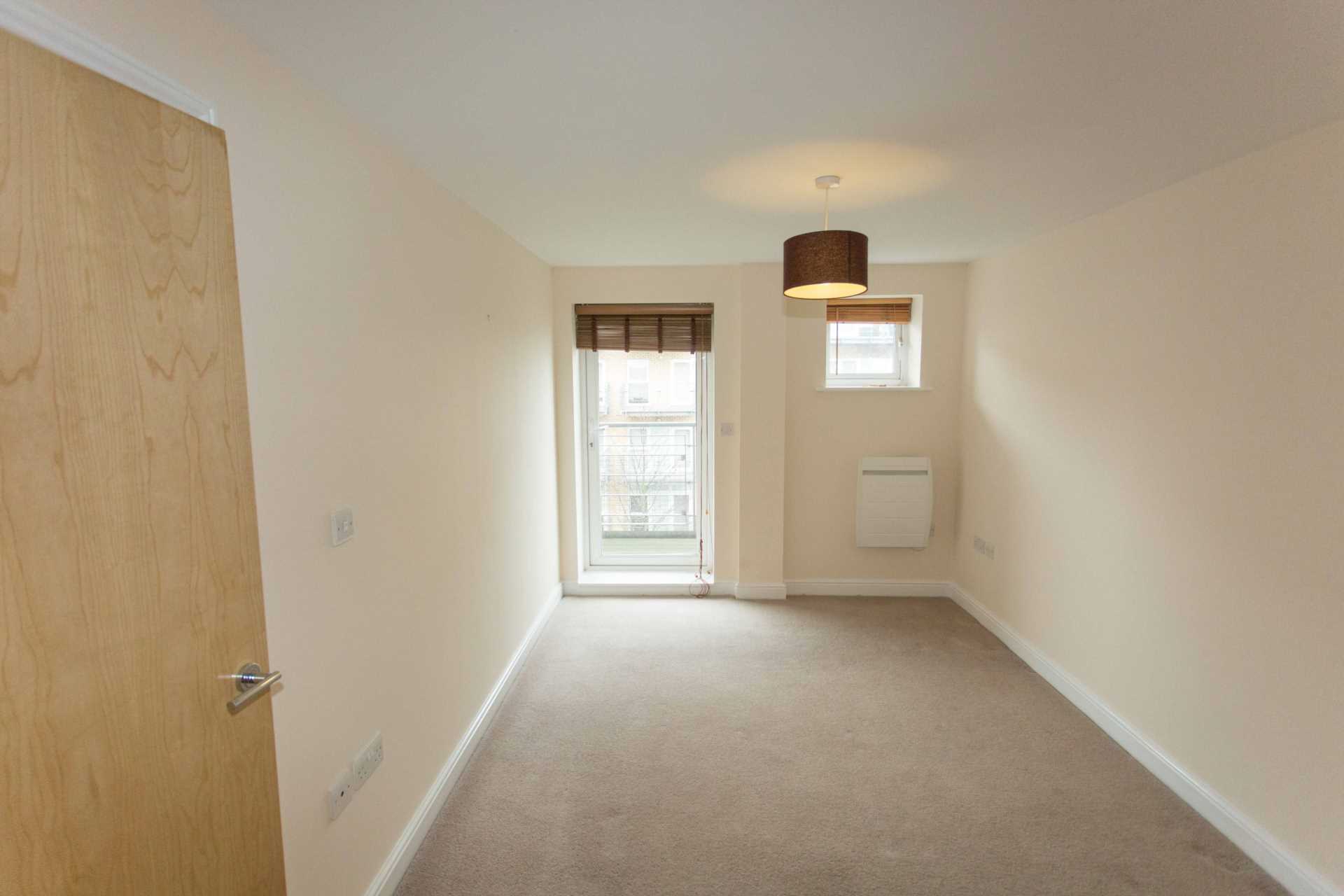 Portland Place, Greenhithe, Image 4