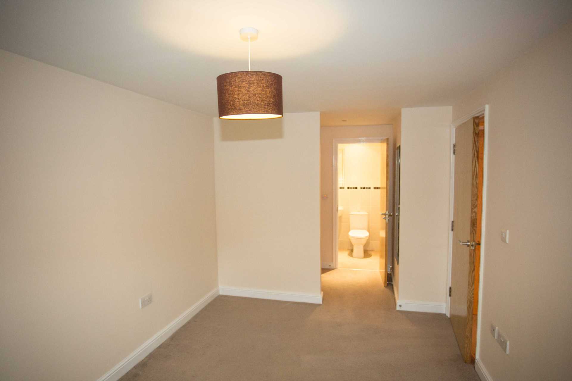 Portland Place, Greenhithe, Image 5