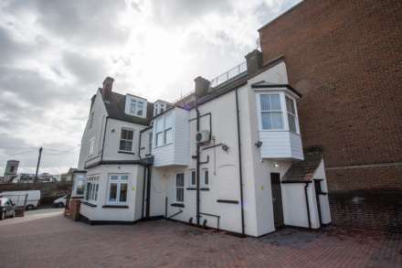 1 Bedroom Flat, Manor Road, Chatham