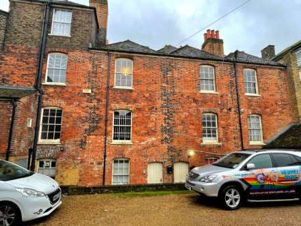2 Bedroom Flat, High Street, Rochester, Kent