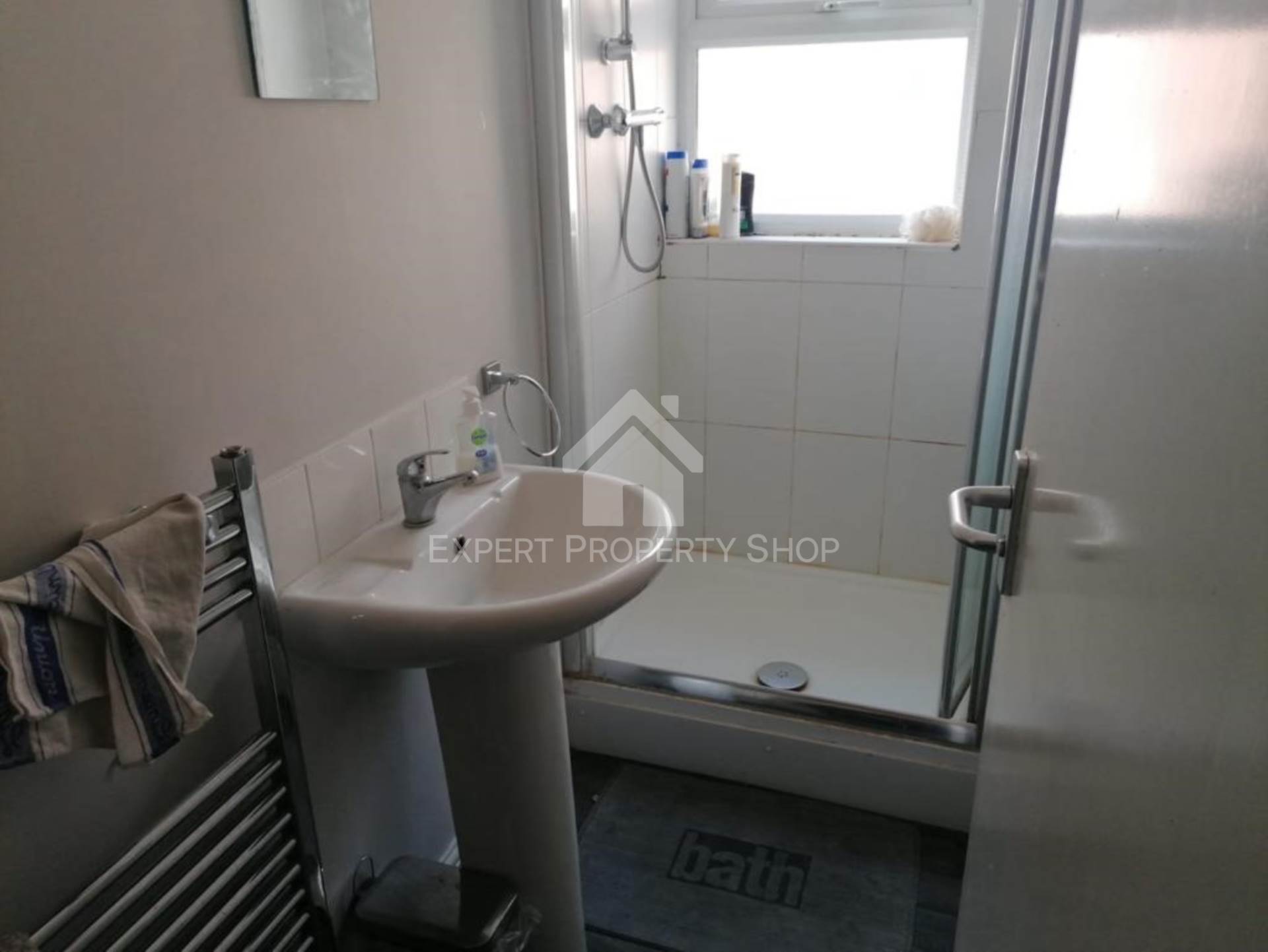 **ROOM AVAIALBLE NOW** Bentley Road, Doncaster, Image 4