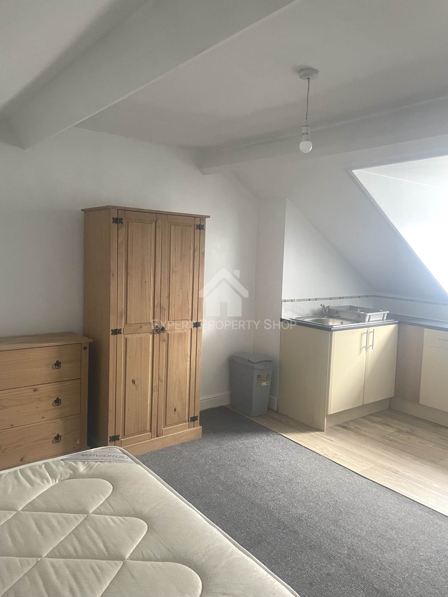 **EN-SUITE ROOM**Room 6,  Bentley  Road, Doncaster, Image 3