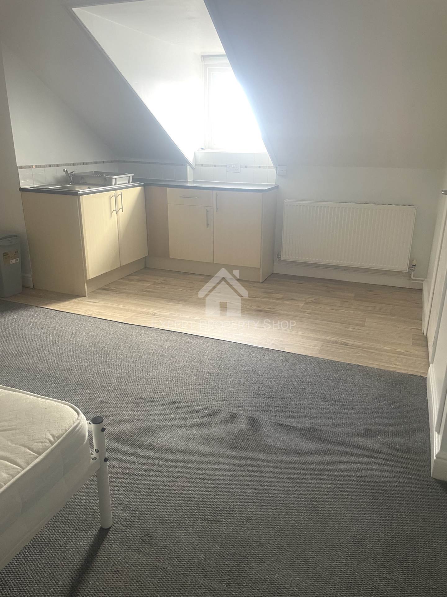 **EN-SUITE ROOM**Room 6,  Bentley  Road, Doncaster, Image 4