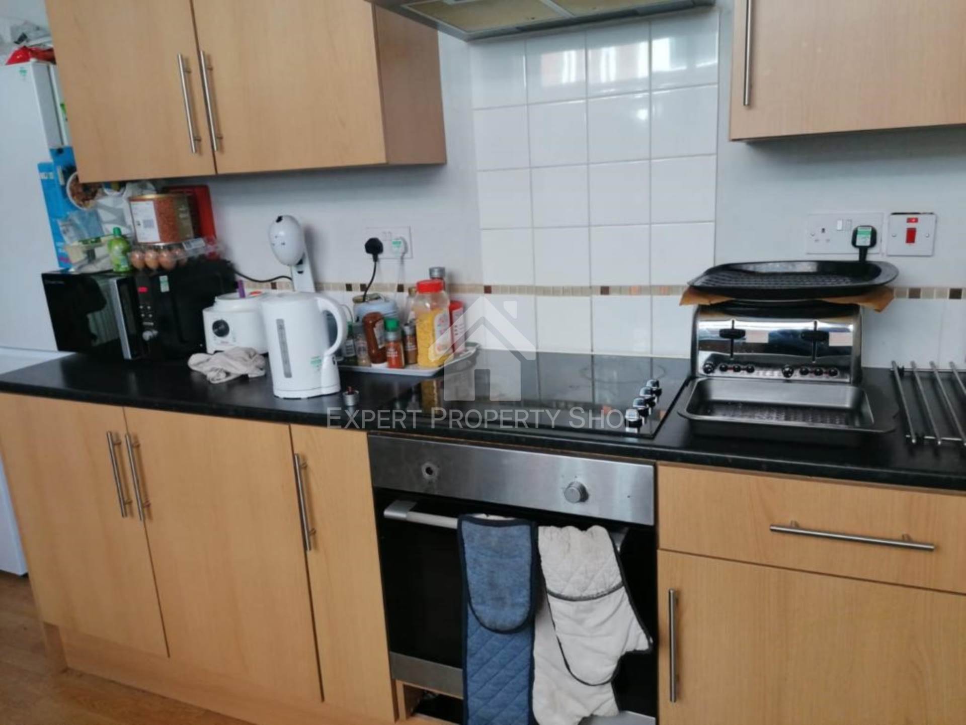 **EN-SUITE ROOM**Room 6,  Bentley  Road, Doncaster, Image 8