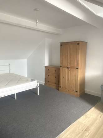 **EN-SUITE ROOM**Room 6,  Bentley  Road, Doncaster, Image 2