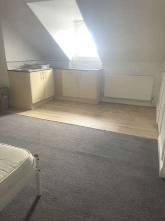 **EN-SUITE ROOM**Room 6,  Bentley  Road, Doncaster, Image 4
