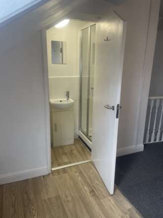 **EN-SUITE ROOM**Room 6,  Bentley  Road, Doncaster, Image 5