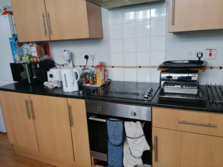 **EN-SUITE ROOM**Room 6,  Bentley  Road, Doncaster, Image 8