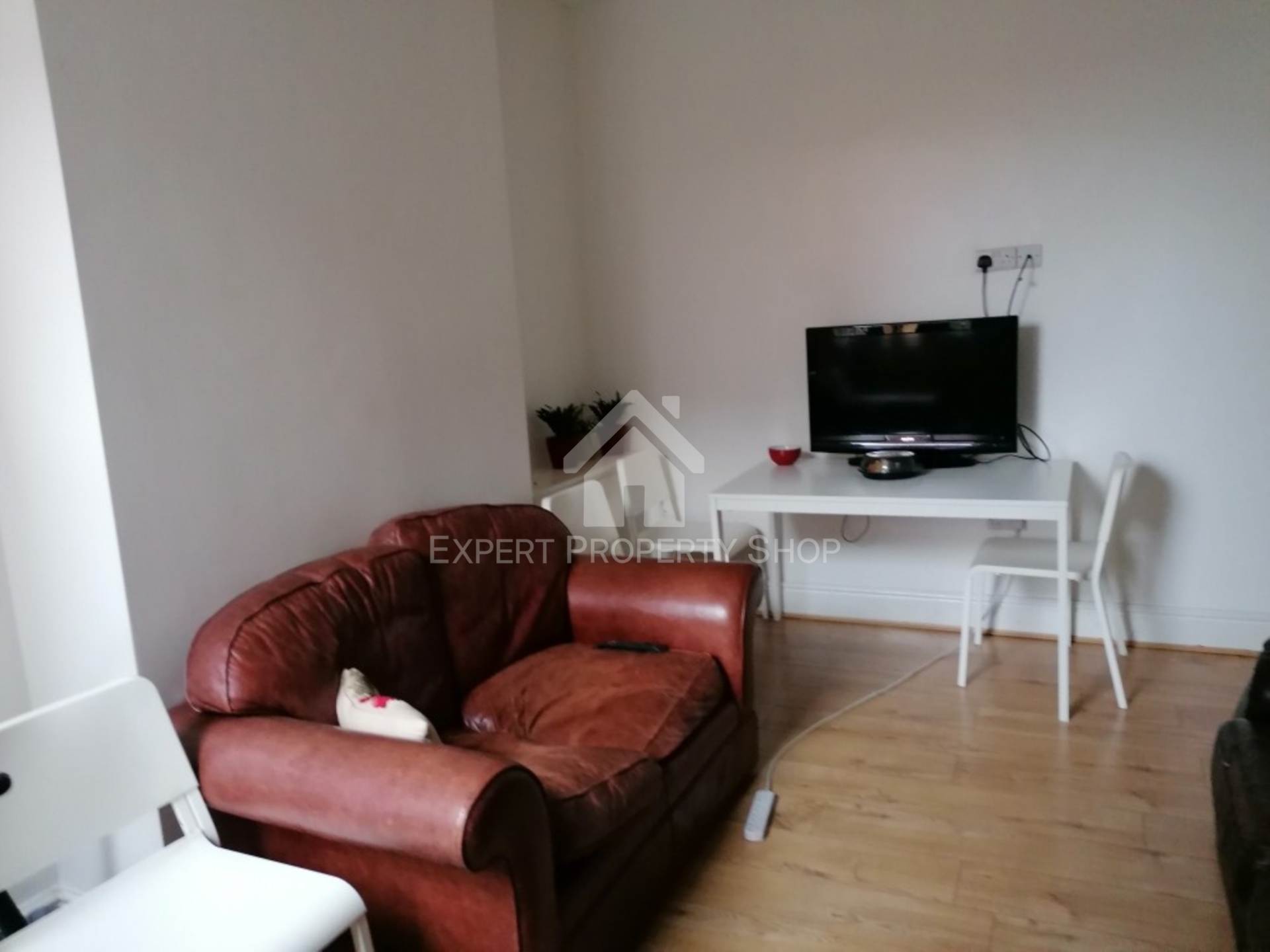 **AVAILABLE NOW**Room 1.  Watson Road.Worksop., Image 8